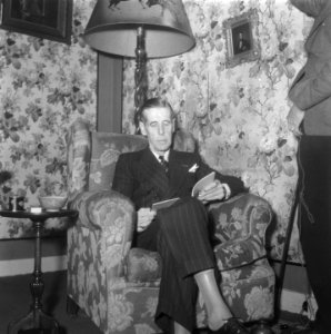 Mr. J.C.E. baron van Lynden, voorzitter van het Nederlandse Rode Kruis, Bestanddeelnr 900-9785