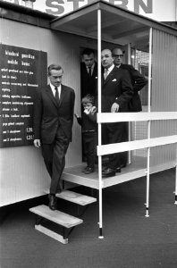 Mr. J. Cals opende caravan-tentoonstelling in de RAI, Bestanddeelnr 920-0211
