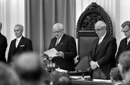 Mr. F.J.F.M. van Thiel wordt weer benoemd tot voorzitter Tweede Kamer, met rech…, Bestanddeelnr 919-5820