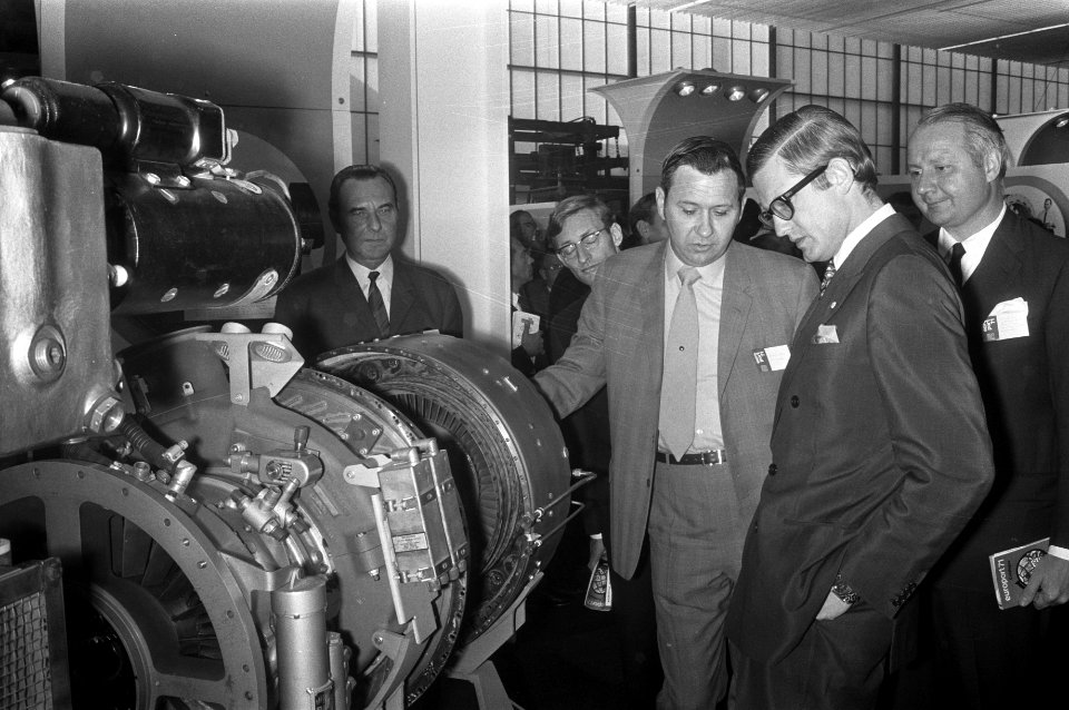 Mr P van Vollenhoven opent Europort 1971 RAI Amsterdam, Bestanddeelnr 925-1206
