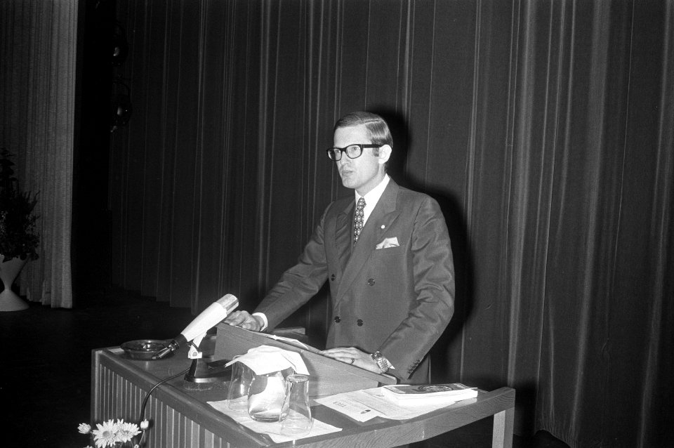 Mr P van Vollenhoven opent Europort 1971 RAI Amsterdam, Bestanddeelnr 925-1204