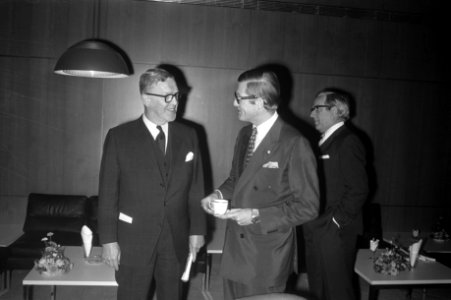 Mr P van Vollenhoven opent Europort 1971 RAI Amsterdam, Bestanddeelnr 925-1203