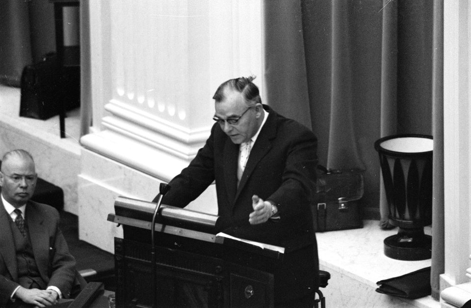 Mr. J. A. W. Burger aan het woord, Bestanddeelnr 910-4042