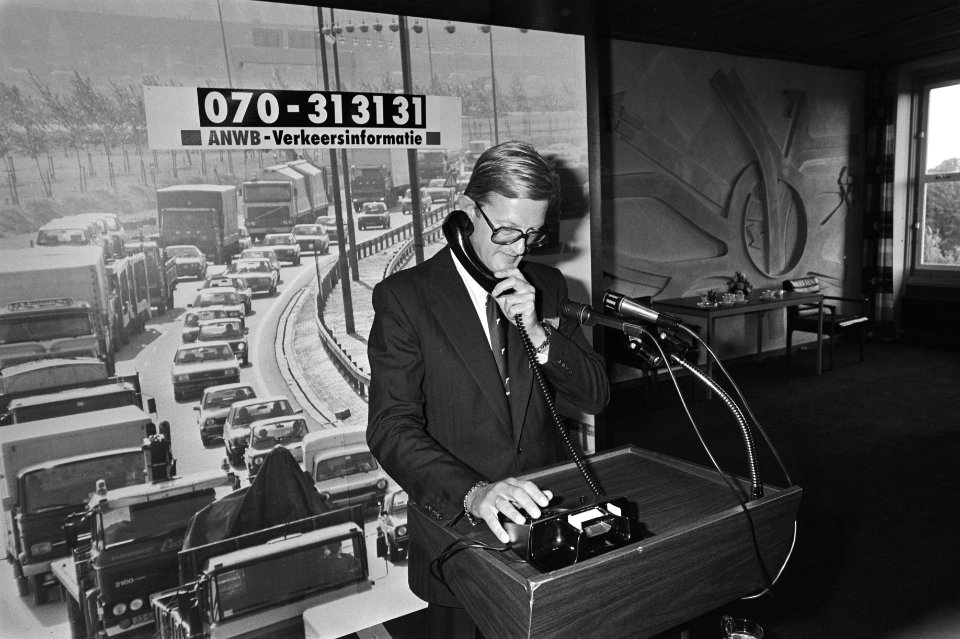 Mr Pieter van Vollenhoven heeft een speciaal telefoonnummer ten bate van actuele, Bestanddeelnr 931-7233