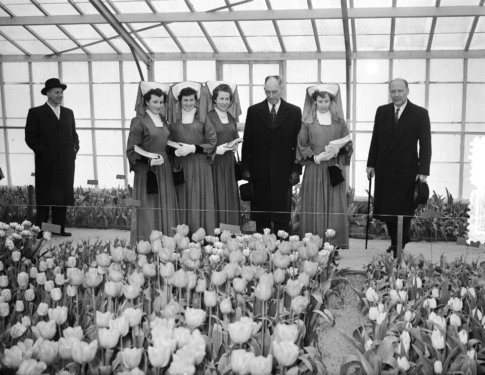 Mr. L. A. Kesper Commissaris der Koningin Zuid Holland opent Keukenhof, Bestanddeelnr 907-0479