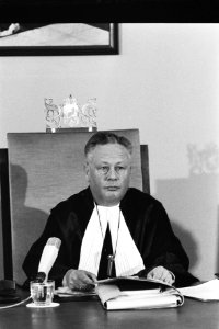Mr S. Slagter tijdens de uitspraak, Bestanddeelnr 931-7409