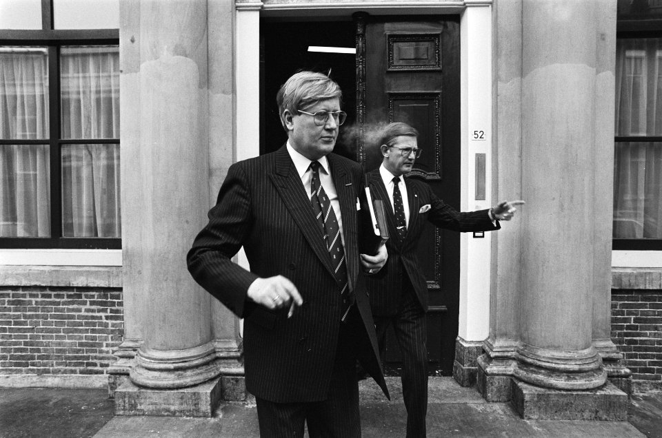 Mr. Pieter van Vollenhoven en de Commissaris van de Koningin Hans Wiegel, Bestanddeelnr 933-5851