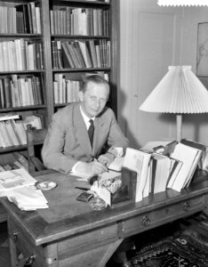 Mr Y Scholten , nieuwe staatssecretaris van OK&W, Bestanddeelnr 910-4459