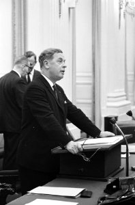 Mr. F. J. F. M. van Thiel voorzittersambt aanvaard in Tweede Kamer . Minister Vi, Bestanddeelnr 914-7681