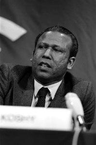 Mr. Ninan Koshy, director of the Commission of the Churches on International Aff, Bestanddeelnr 931-8209