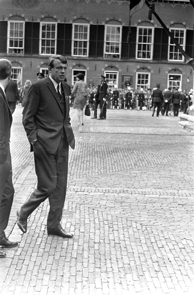 Mr. H.A.F.M.O. van Mierlo op het Binnenhof, Bestanddeelnr 920-7206