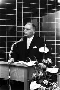 Mr. H. W. van Hylkema , hoofd direkteur Kinderbescherming bij Ministerie van Jus, Bestanddeelnr 923-0290