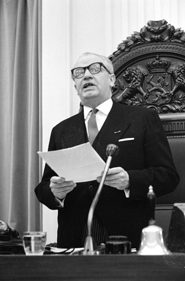 Mr. F. J. F. M. van Thiel voorzittersambt aanvaard in Tweede Kamer, Bestanddeelnr 914-7678