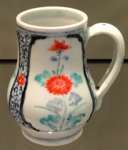 Mug, c. 1670-1690, Arita, hard-paste porcelain with overglaze enamels - Gardiner Museum, Toronto - DSC00435