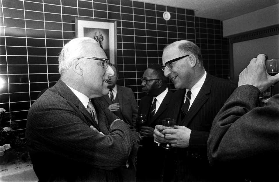 Mr. H. W. van Hylkema , hoofd direkteur Kinderbescherming bij Ministerie van Jus, Bestanddeelnr 923-0292