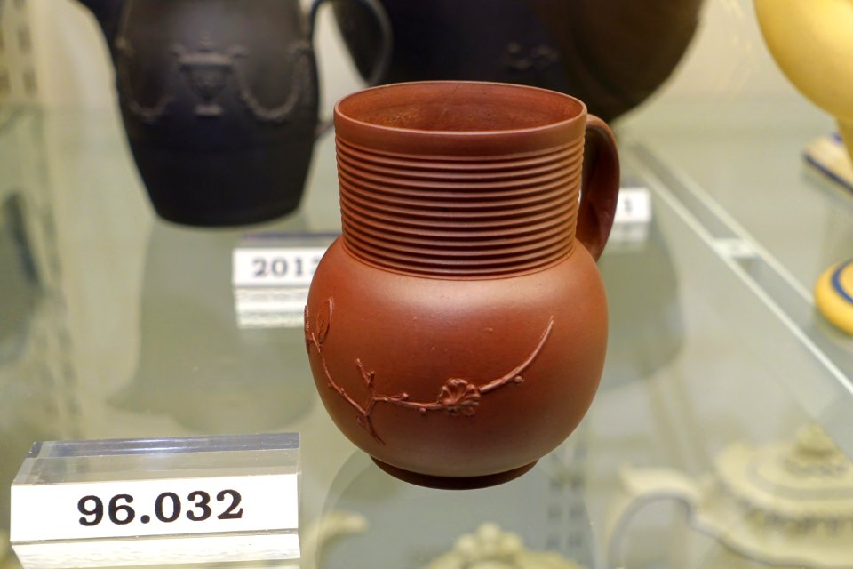 Mug, David & John Philip Elers, Staffordshire, England, 1693-1698, unglazed red stoneware, HD 96.032 - Flynt Center of Early New England Life - Deerfield, Massachusetts - DSC04694