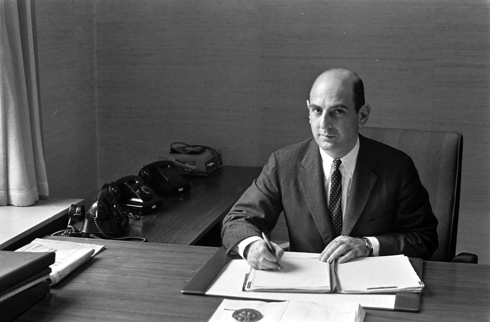 Mr. J. van Vollenhoven (kop) benoemd tot vice president in Nederland van de Cit, Bestanddeelnr 921-7692