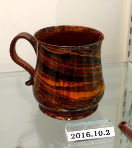 Mug, attributed to Samuel Bell's Lower Street Potworks, Staffordshire, c. 1740, agateware, HD 2016.10.2 - Flynt Center of Early New England Life - Deerfield, Massachusetts - DSC04445