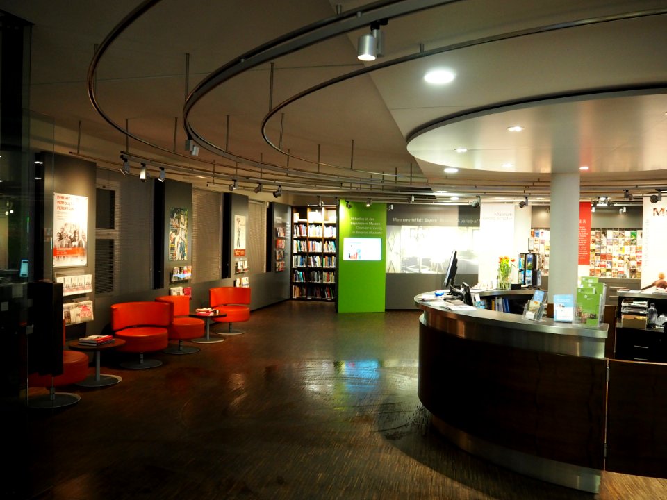 Muenchner Kaiserburg Infopoint
