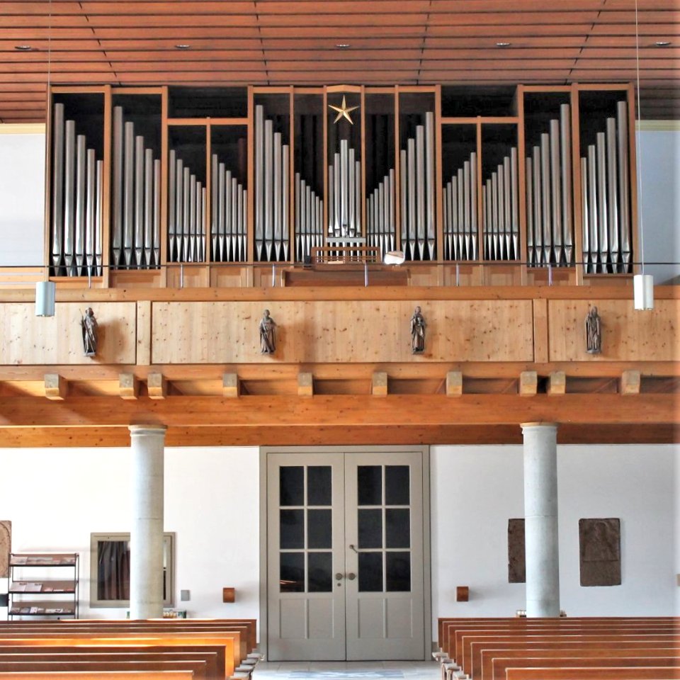 Muenchen-Trudering St Peter und Paul Orgel