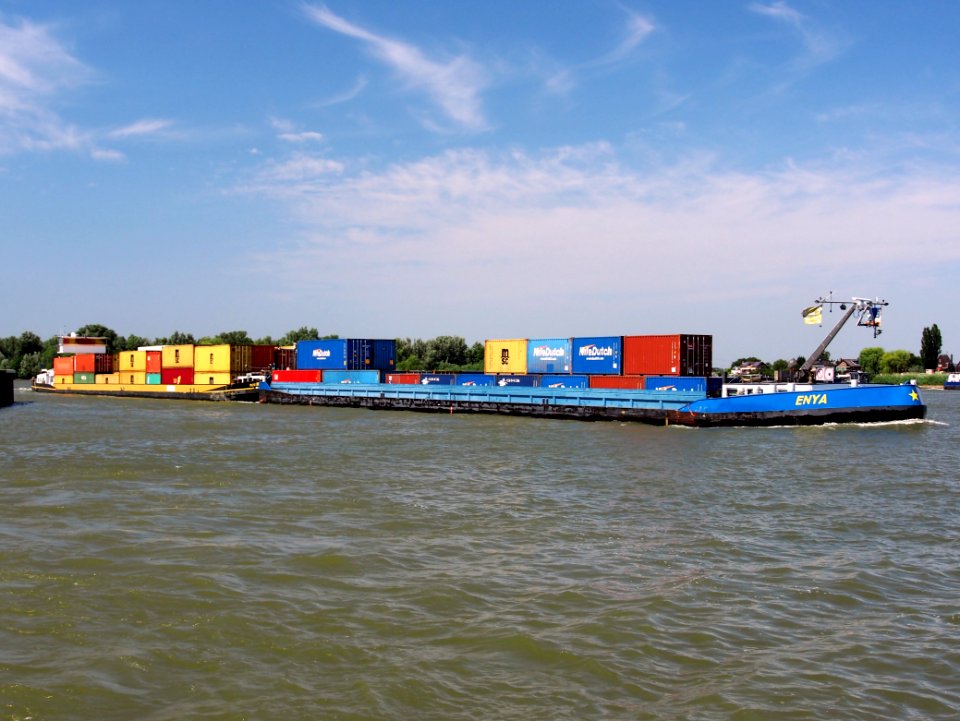 MSC Maas - ENI 02323207 & Enya - ENI 06105047, Noord rivier pic1
