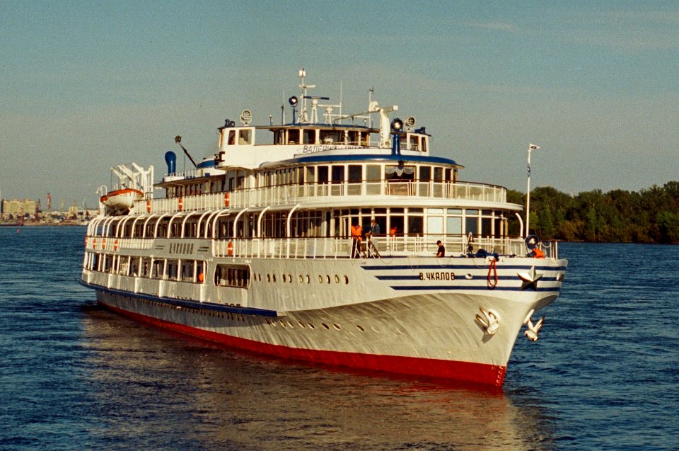MS V.Chkalov 2020-08-17 Krasnoyarsk port (cropped)