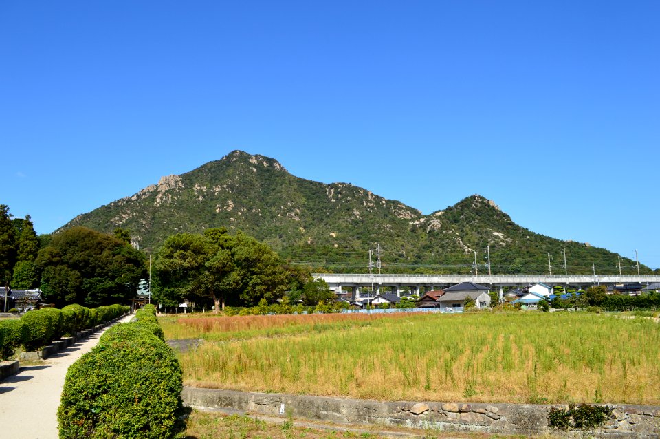 Mt. Migitagadake from Tsurugi-jinja