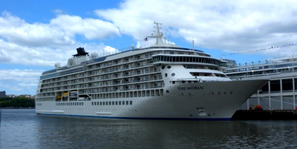 MS The World Pier 88 jeh