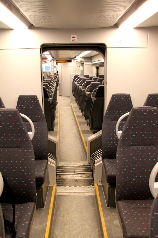 MS08 Interieur 2e klasse bakovergang