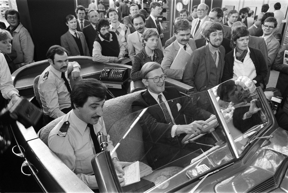 Mr. Pieter van Vollenhoven opent Intertraffic in RAI, Amsterdam Pieter van Voll, Bestanddeelnr 932-9352