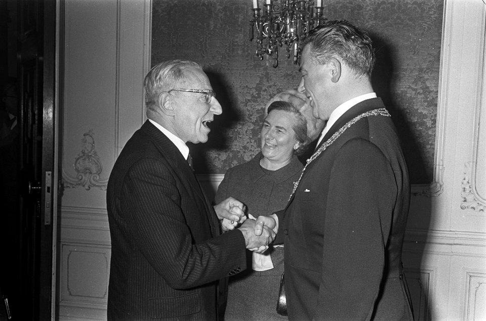Mr. V.G.M. Marijnen , burgemeester Den Haag oud premier de Quaij (links) kwam de, Bestanddeelnr 921-7696