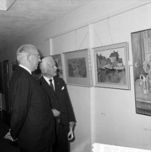 Mr Arn J d'Ailly opende tentoonstelling in de RAI Schilders uit het bedrijfs, Bestanddeelnr 914-4884