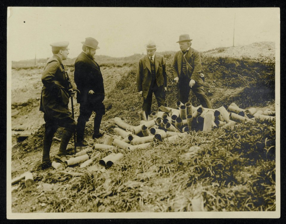 Mr Lloyd George, M. Albert Thomas and lord Reading discuss the shell question, Bestanddeelnr 158-0467