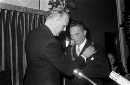 Mr. V.G.M. Marijnen , burgemeester Den Haag burgemeester Marijnen en echtgenote , Bestanddeelnr 921-7701