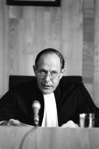 Mr. Wijnholt, president van de Haagse Rechtbank, deed uitspraak in het kort gedi, Bestanddeelnr 933-5220