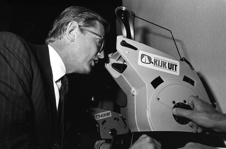 Mr. Pieter van Vollenhoven start de actie Kijk Uit van d ANWB mr. Pieter van Vo, Bestanddeelnr 933-4595