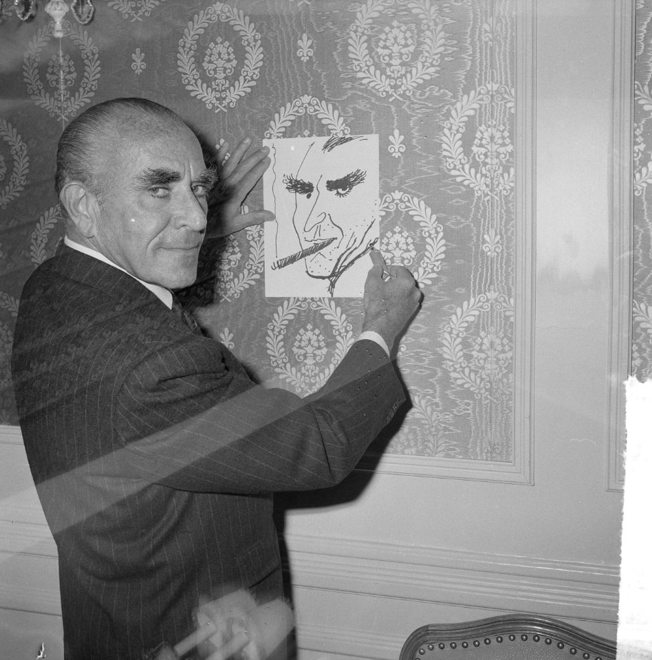 Mr Albert Dorne stichter en president van Famous Artists Schools uit Amerika in, Bestanddeelnr 915-2006