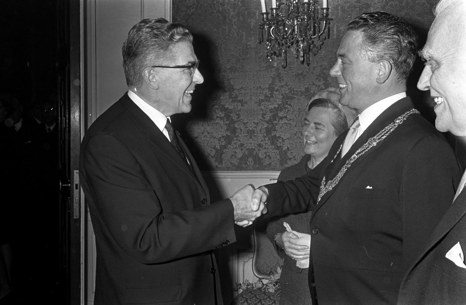 Mr. V.G.M. Marijnen , burgemeester Den Haag burgemeester Thomassen (Rotterdam) f, Bestanddeelnr 921-7697