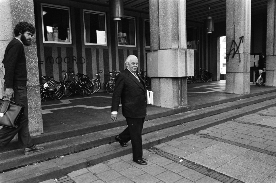 Mr Geertsema verlaat de rechtbank, Bestanddeelnr 931-7121