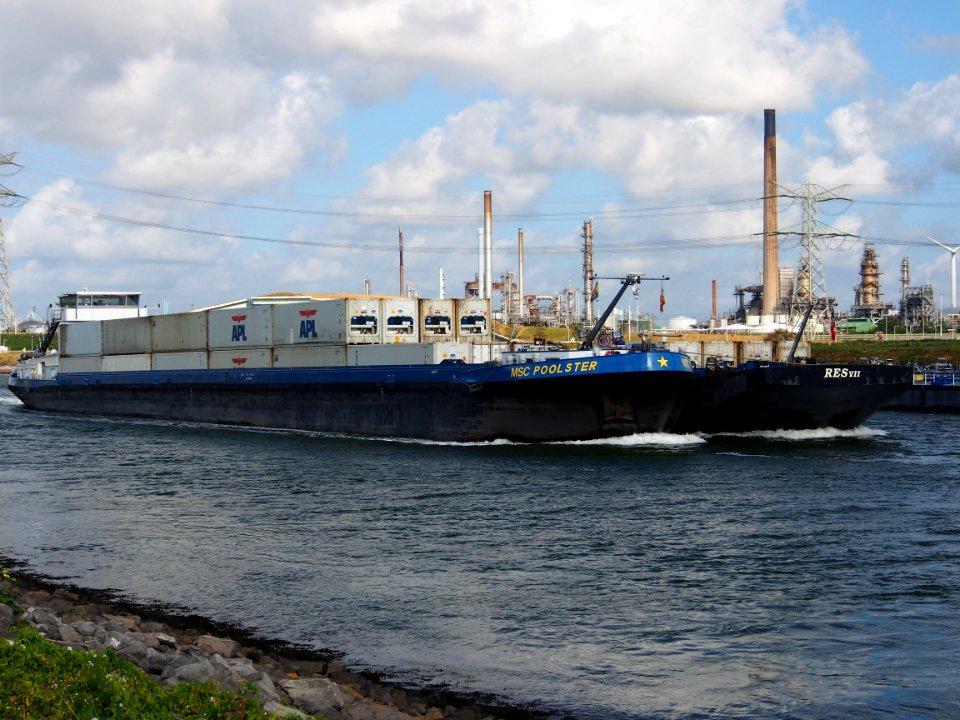 MSC Poolster, ENI 06003772, en RES VII, ENI 02333545, Hartel kanaal, pic2
