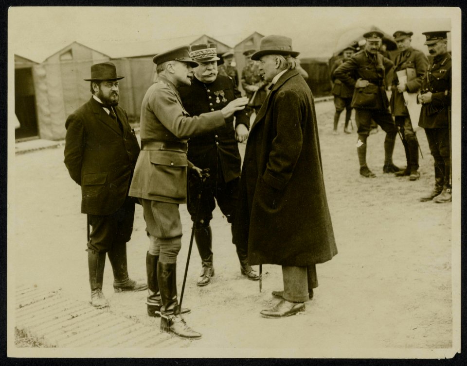 Mr Lloyd George, Sir Douglas Haig, General Joffre and M. Thomas, Minister of Mun, Bestanddeelnr 158-0483