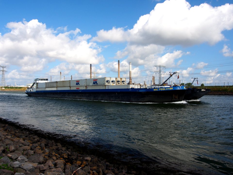 MSC Poolster, ENI 06003772, en RES VII, ENI 02333545, Hartel kanaal, pic3