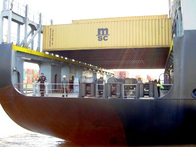 MSC Stella astern 11-Apr-2005