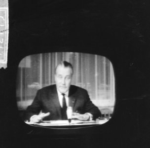 Mr. Slotenmaker (voorzitter Avro) vanaf televisie, Bestanddeelnr 917-2115