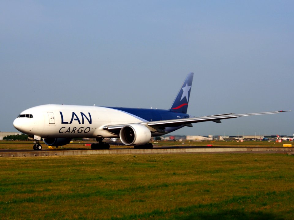 N774LA LAN Cargo Boeing 777-F6N - cn 37710, taxiing 22july2013 pic-005