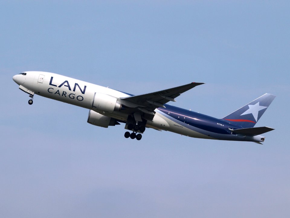 N778LA LAN Cargo Boeing 777-F16 - cn 41518 take-off 13july2013 pic1