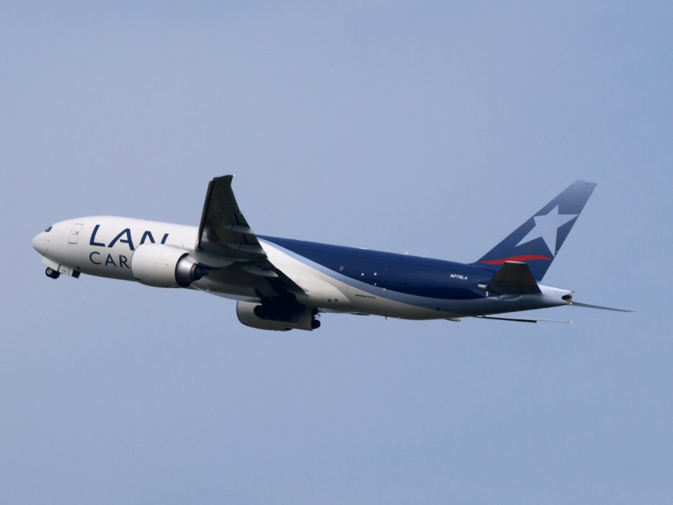N778LA LAN Cargo Boeing 777-F16 - cn 41518 take-off 13july2013 pic2