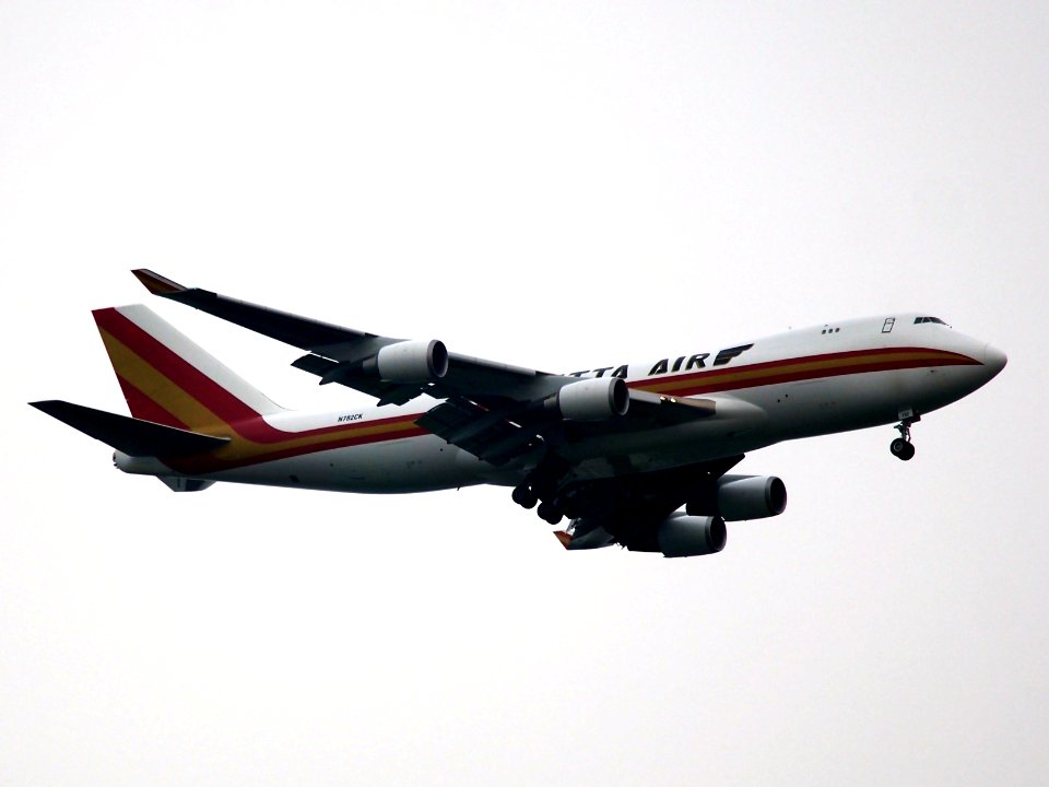 N782CK Kalitta Air flying over Noordzeekanaal, final appoach Schiphol pic1