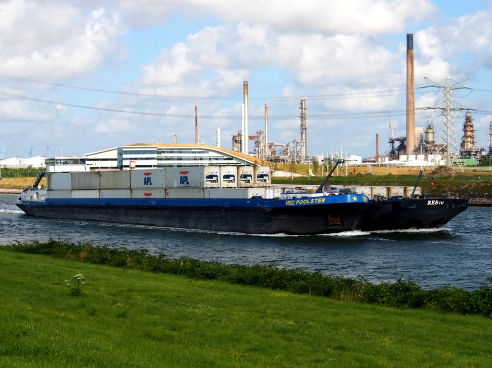 MSC Poolster, ENI 06003772, en RES VII, ENI 02333545, Hartel kanaal, pic1