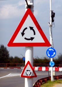 Nãvodari, duoblaj trafikŝildoj, 2